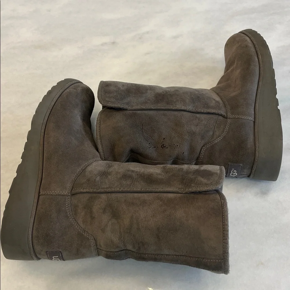 UGG Amie Slim Classic Wedge Suede Gray Winter Boots Size 10